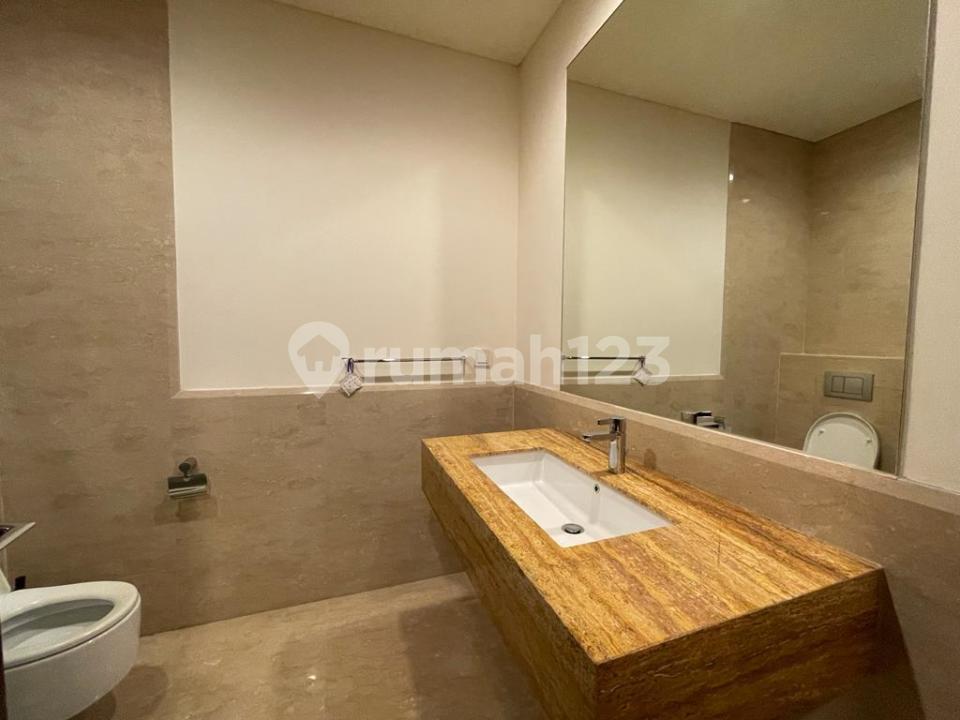 Sewa 4+1BR The Pakubuwono Signature Top Floor